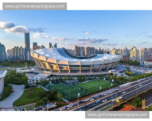 航拍转播技术革新与应用探索：从体育赛事到城市发展全景呈现